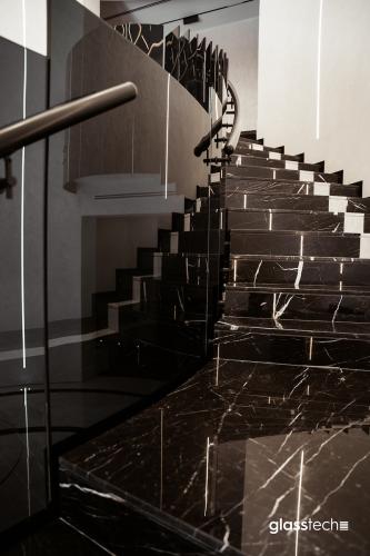 məhəccər şüşəsi